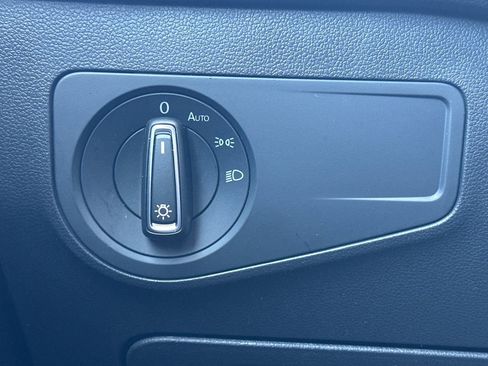 Used 2024 Volkswagen Tiguan SE image 35