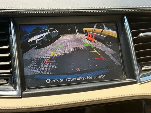Used 2019 INFINITI QX50 Luxe w/ Navigation Package FWD image 22