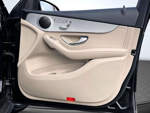 Used 2021 Mercedes-Benz GLC 300 w/ Premium Package image 24