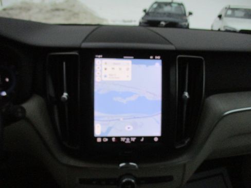Certified 2023 Volvo XC60 B5 Plus w/ Climate Package image 19