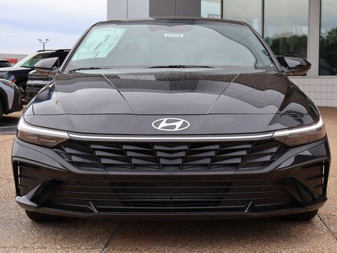 New 2025 Hyundai Elantra Sport image 8