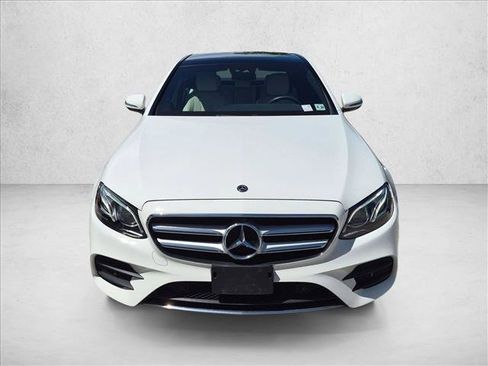 Used 2019 Mercedes-Benz E 300 4MATIC image 2