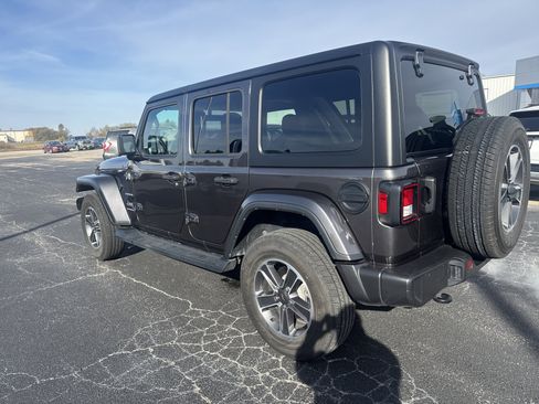 Used 2023 Jeep Wrangler Unlimited Sahara image 3