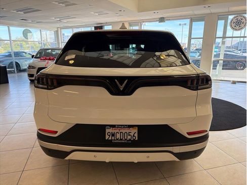 Used 2024 VinFast VF 8 Eco image 6