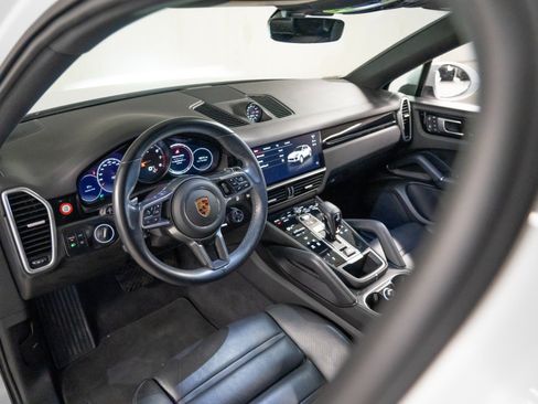 Certified 2023 Porsche Cayenne GTS AWD/4WD image 4