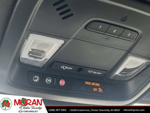 Used 2023 Chevrolet Traverse LT FWD image 28