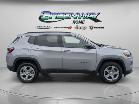 Used 2024 Jeep Compass Latitude AWD/4WD image 8