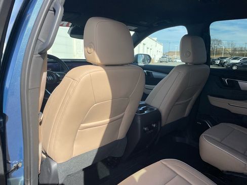 Used 2025 Buick Enclave Preferred image 23