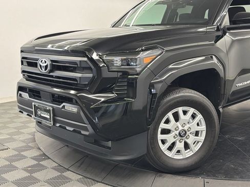 Used 2026 Toyota Tacoma SR5 AWD/4WD image 4