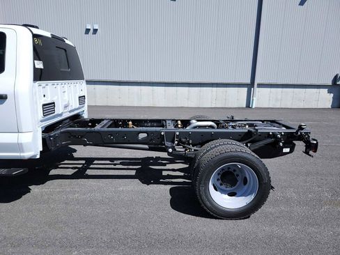New 2026 Ford F550 4x4 Crew Cab image 7