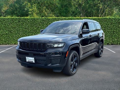 Used 2025 Jeep Grand Cherokee L Altitude AWD/4WD image 8