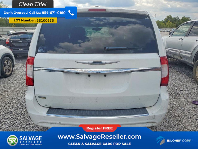 Used 2015 Chrysler Town & Country Touring FWD image 8