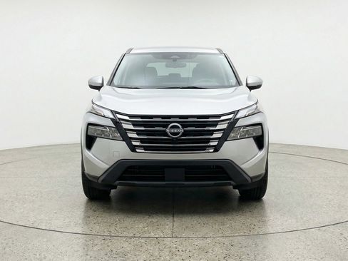 Used 2025 Nissan Rogue SV image 2