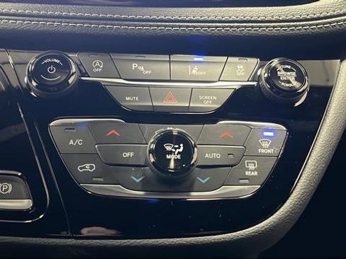 New 2026 Chrysler Pacifica Select image 23