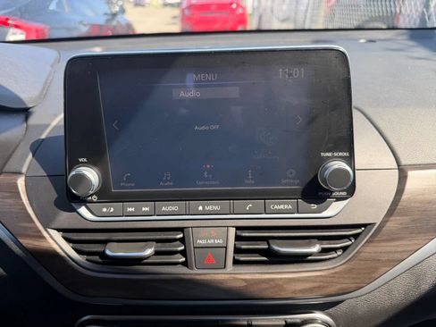 Used 2023 Nissan Altima 2.5 SV FWD image 17