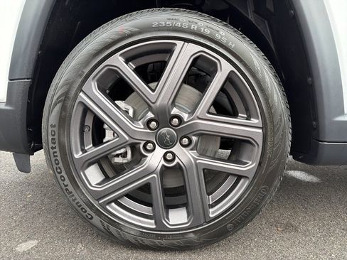 New 2026 Jeep Compass Latitude image 14