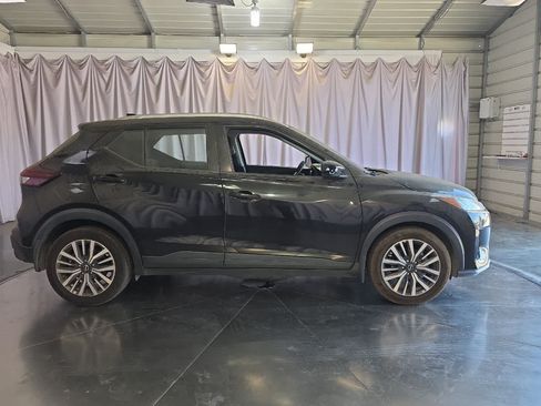 Used 2022 Nissan Kicks SV FWD image 9