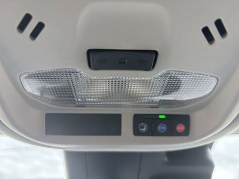 Certified 2025 Chevrolet Trax LT w/ Driver Confidence Package image 18