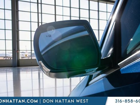 Used 2023 Cadillac CT4 Premium Luxury RWD image 35