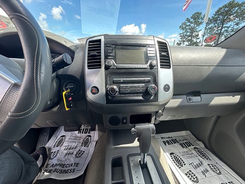Used 2016 Nissan Frontier SV RWD image 8