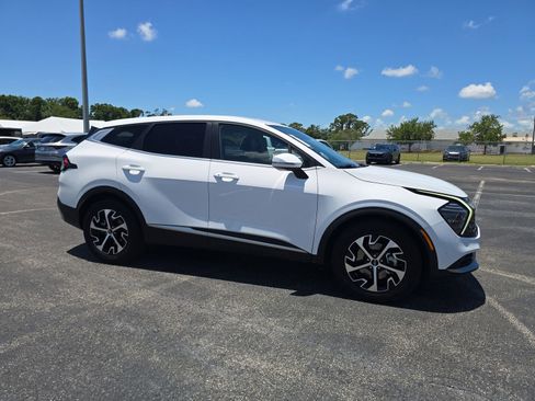 Used 2024 Kia Sportage EX FWD image 2