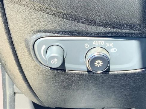 Used 2019 Chevrolet Equinox LS image 34