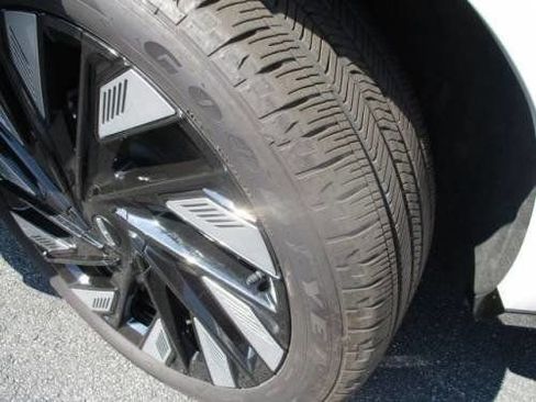 Used 2024 Lincoln Nautilus Reserve w/ Equipment Group 202A image 16