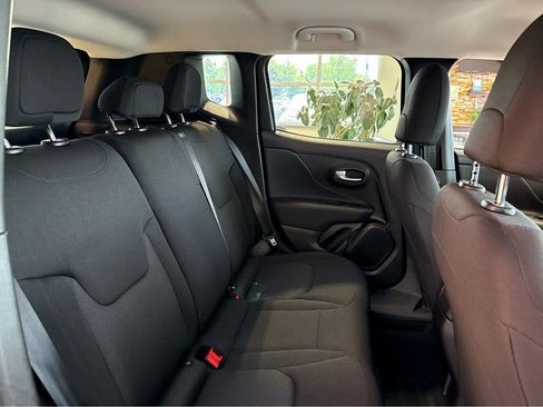 Used 2023 Jeep Renegade Latitude AWD/4WD image 39