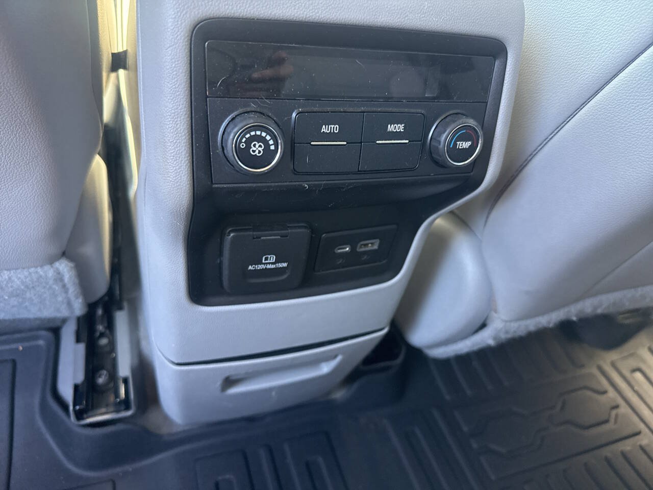 Used 2021 GMC Acadia SLT FWD image 19
