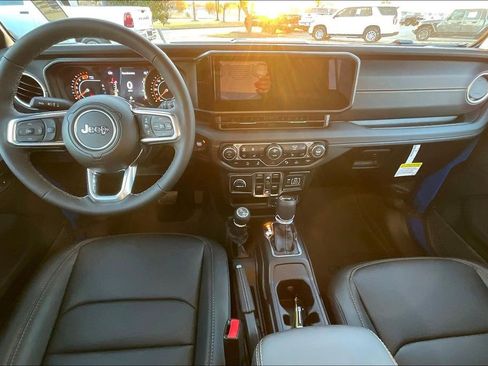 New 2026 Jeep Wrangler Unlimited Sahara AWD/4WD image 5