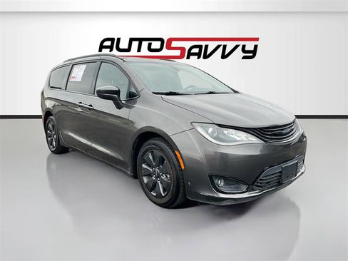 Used 2019 Chrysler Pacifica Touring-L w/ S Appearance Package image 1