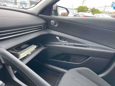 Used 2023 Hyundai Elantra SEL image 31