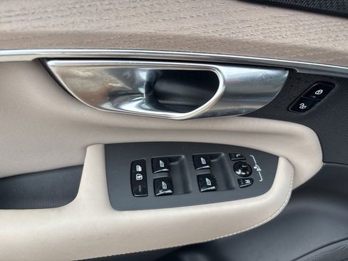 Certified 2025 Volvo XC90 B6 Plus image 18