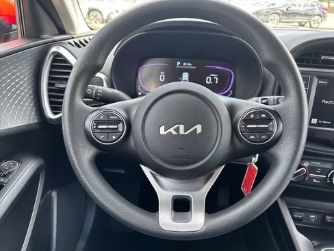 Used 2025 Kia Soul LX FWD image 13