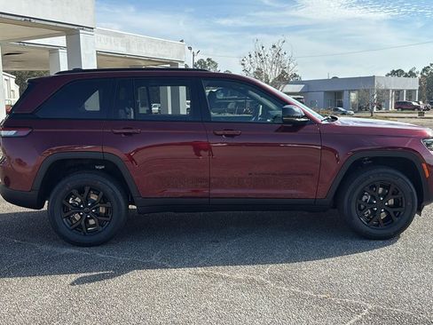 New 2025 Jeep Grand Cherokee Altitude image 9