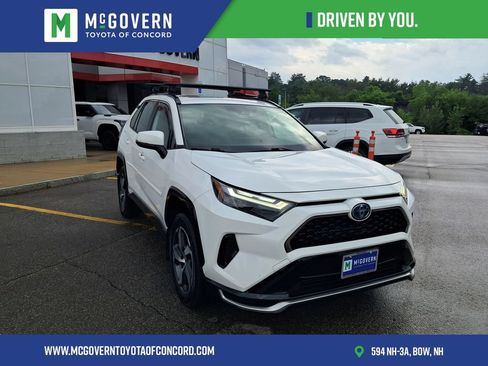 Used 2022 Toyota RAV4 SE w/ Weather & Moonroof Package AWD/4WD image 9