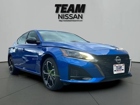 Certified 2025 Nissan Altima 2.5 SR w/ SR Premium Package AWD/4WD image 2