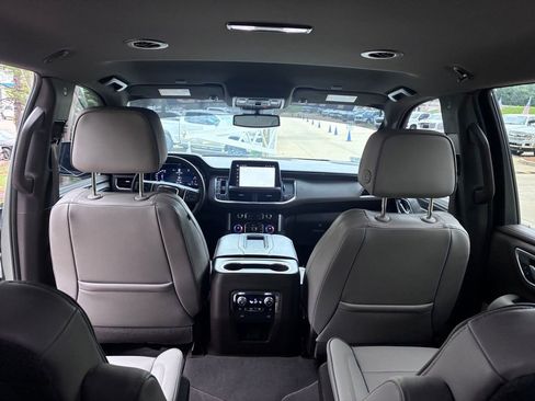 Used 2024 GMC Yukon SLT w/ SLT Luxury Package RWD image 23