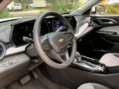 Used 2024 Chevrolet Trax LT image 14