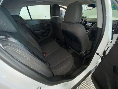 Used 2019 Chevrolet Trax LS FWD image 32