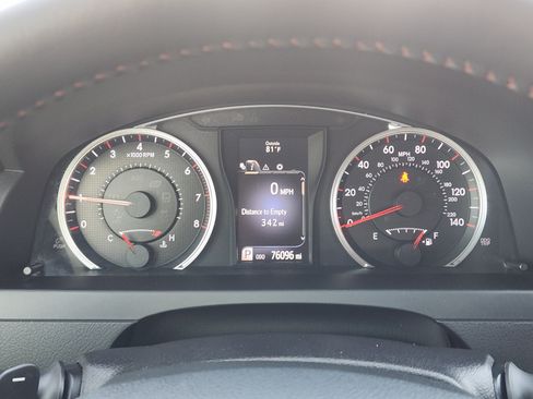 Used 2015 Toyota Camry SE FWD image 9