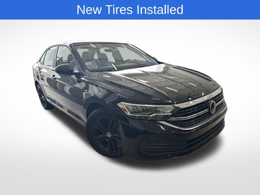 Used 2024 Volkswagen Jetta SE w/ Panoramic Sunroof Package FWD image 2