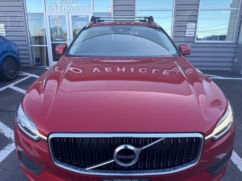 Used 2019 Volvo XC60 T5 Momentum w/ Multimedia Package AWD/4WD image 2