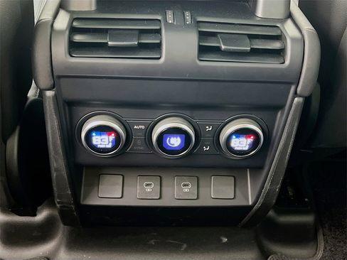 Used 2024 Land Rover Defender 110 S image 27