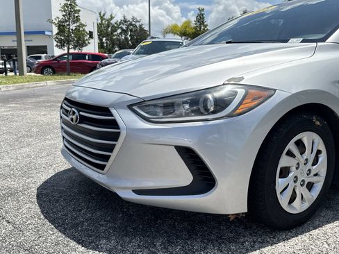 Used 2018 Hyundai Elantra SE FWD image 11