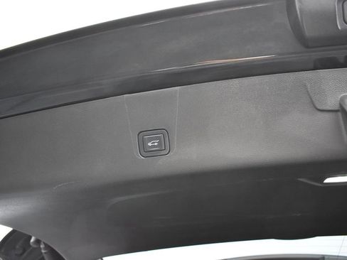 Used 2022 Chevrolet Traverse LT image 27