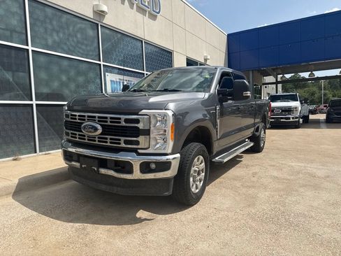 Used 2023 Ford F250 XLT w/ FX4 Off-Road Package AWD/4WD image 4
