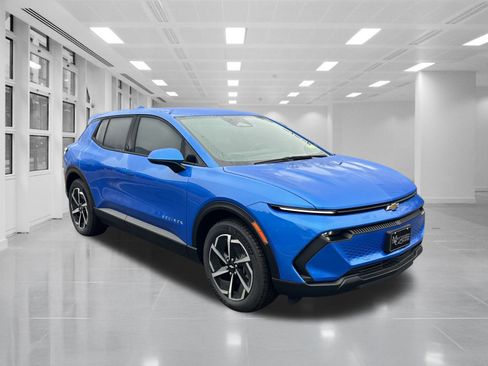 New 2026 Chevrolet Equinox EV LT image 3