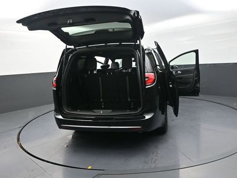 New 2026 Chrysler Pacifica Limited image 32