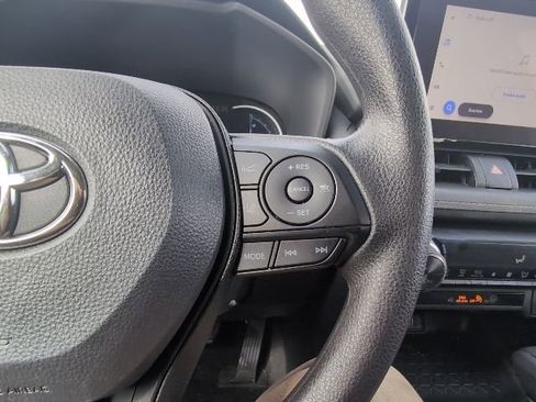 Used 2025 Toyota RAV4 XLE image 16